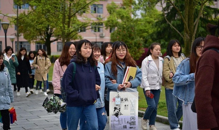 门禁机与机器人麻将机的区别