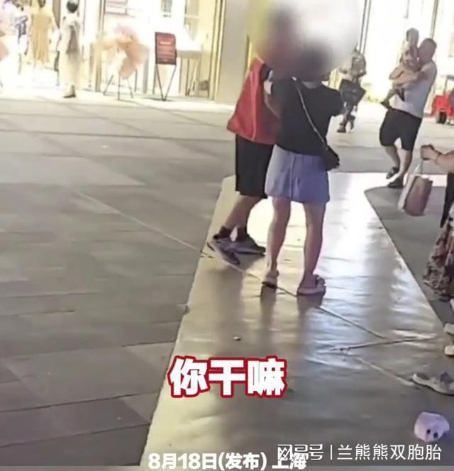 男子公交上抄玻璃杯猛砸女子头部