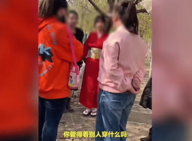 女子穿和服在南京景区拍照遭怒怼