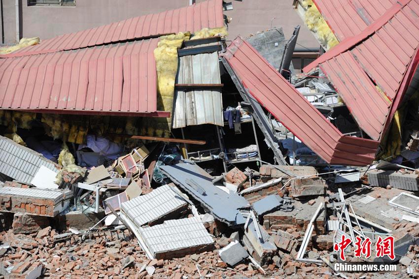 印度一工厂烟囱坍塌 超20人被困废墟