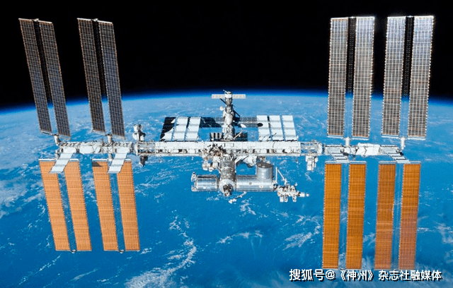 中国空间站新年第一缕曙光